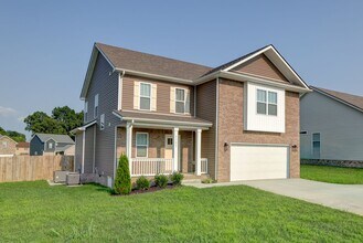 Building Photo - What a floor plan!!  Like new and ready for you!