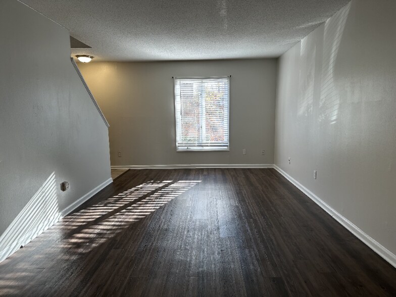 Building Photo - 1921 Mereview Ct