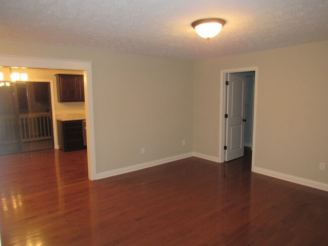 Building Photo - 4 Bedroom, 3 Bath Basement Ranch with Coun...