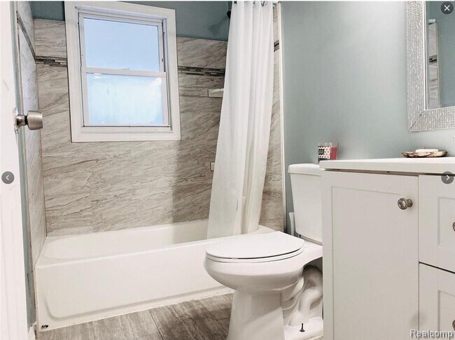 Building Photo - 11227 Packard Ave