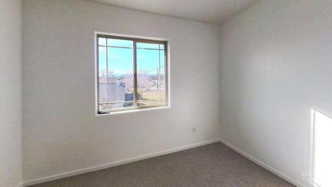 Building Photo - 361 W 400 S