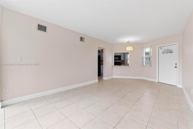 Building Photo - 1667 NE Miami Gardens Dr