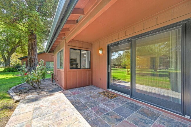 Building Photo - 44771 Garden Ct