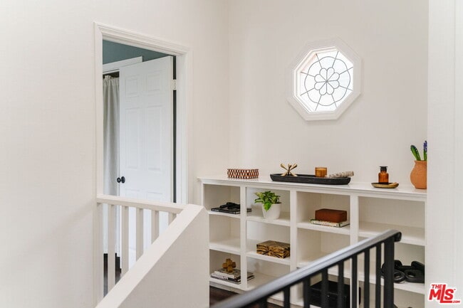 Building Photo - 728 Montecito Dr