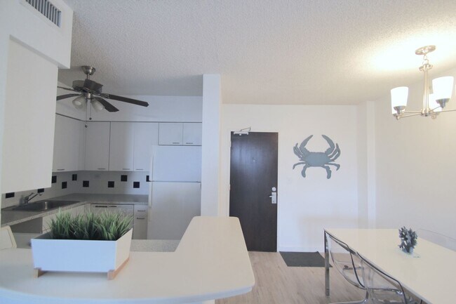 Building Photo - Spacious one bedroom unit at the Flamingo South Beach Resort!
