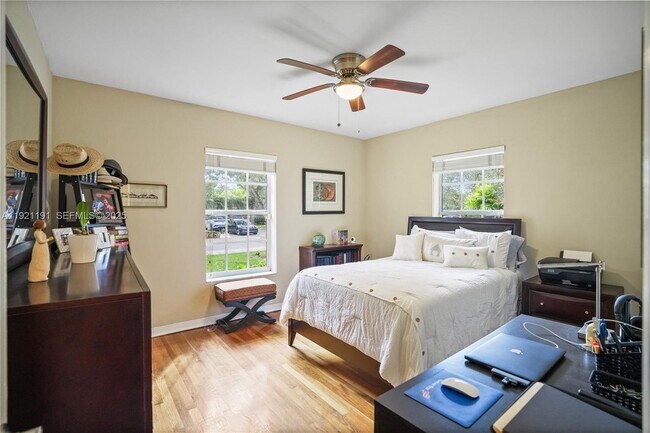 Building Photo - 924 El Rado St