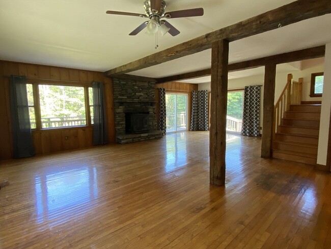 Building Photo - 115 Montague Rd