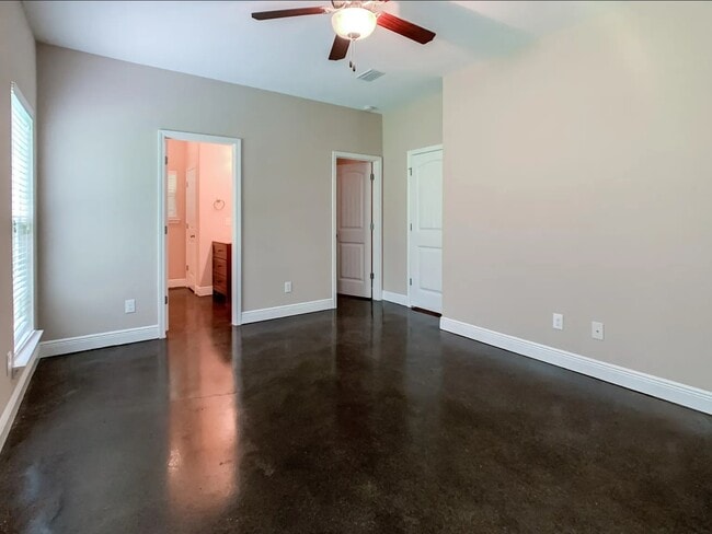 Building Photo - Stables 139