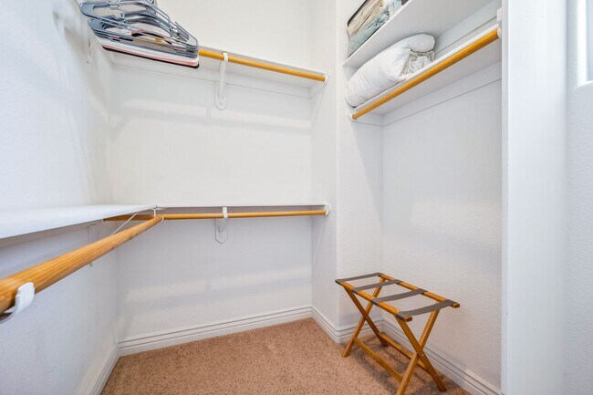 Building Photo - 3 BR + Bonus, Fully furnished, Includes Ut...