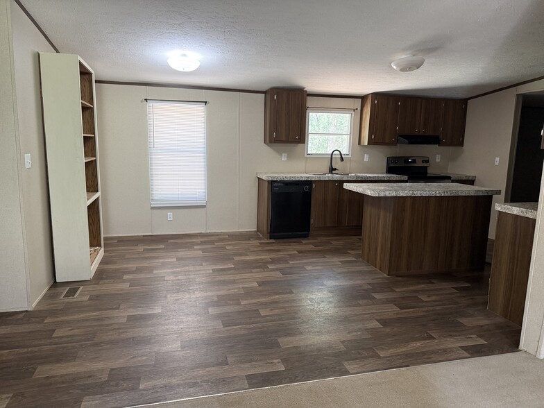 Kitchen - 380 Pine Tree Loop