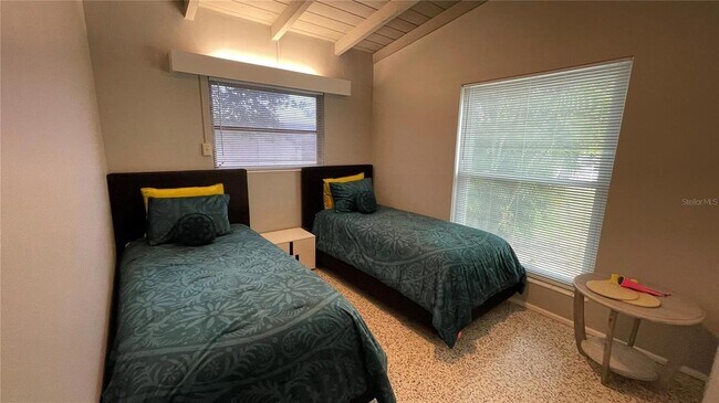 Building Photo - 2832 Bay St