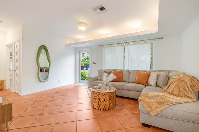 Building Photo - 1516 SW 8th Ave