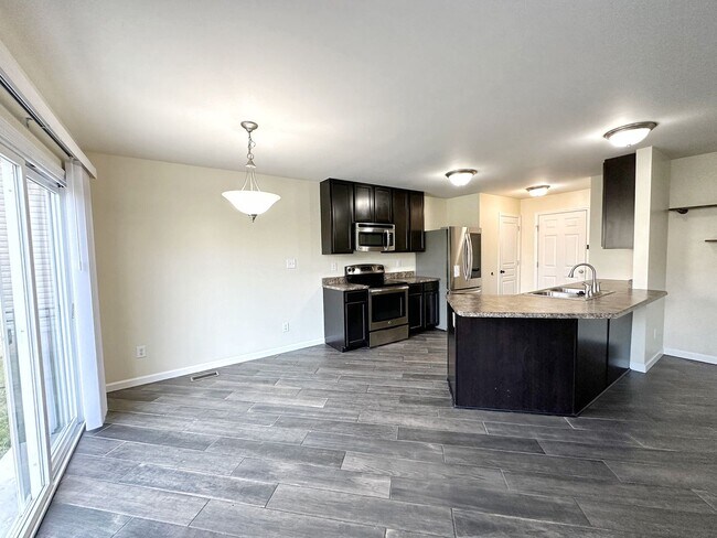 Building Photo - Coming SOON! Beautiful 3-Bedroom Townhome in Wentzville with Finished Basement and Community Amen...