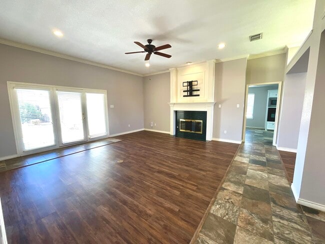 Building Photo - 209 Sooner St