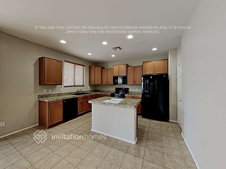 Building Photo - 4112 E Cherry Hills Dr