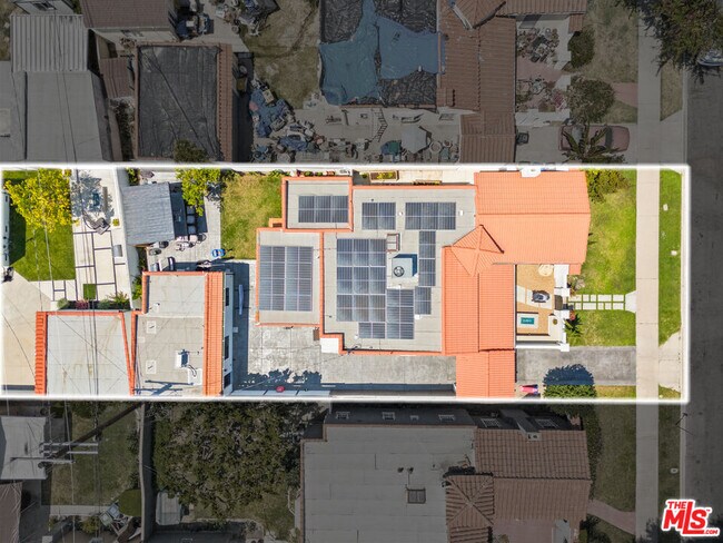 Building Photo - 3871 Roxton Ave