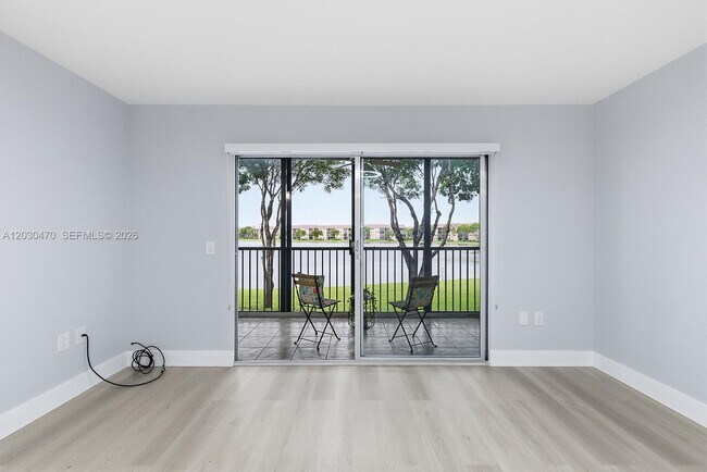 Building Photo - 550 SW 138th Ave