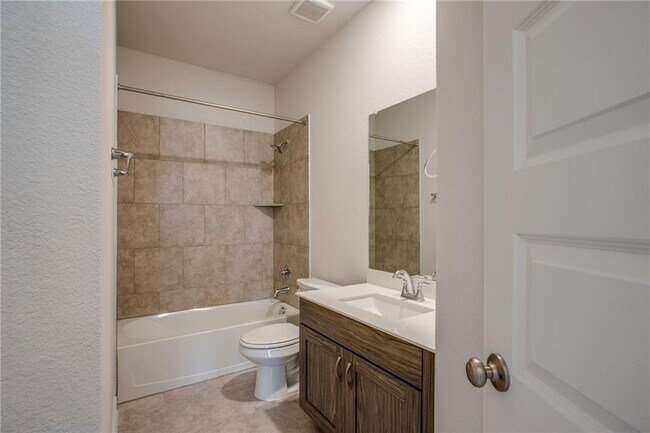 Building Photo - 608 Saturnia Dr