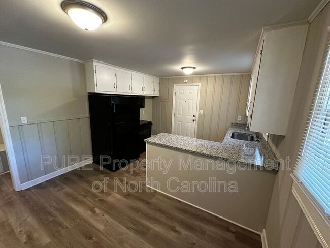 Building Photo - 221 Bookington Dr