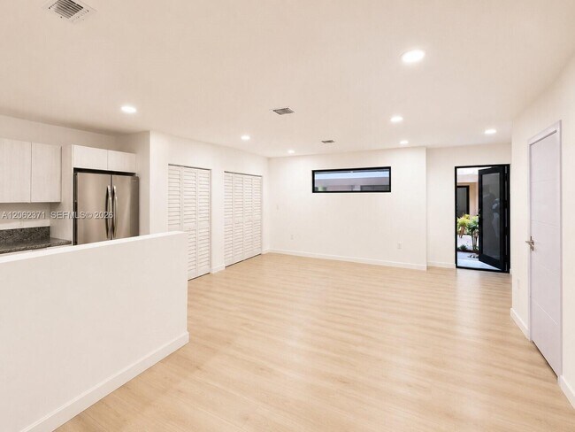 Building Photo - 552 NW 7th St