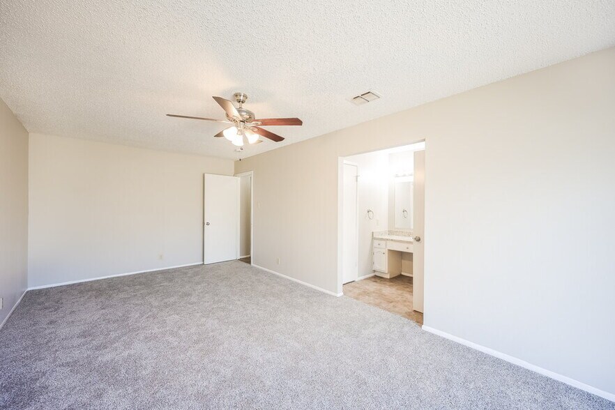 Building Photo - 7601 Tarrasa