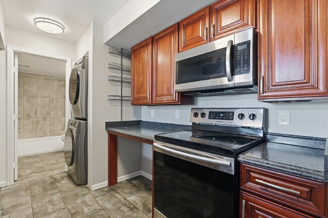 Building Photo - $1,740.95 - 2 bed/1 bath, cozy Denver Condo!