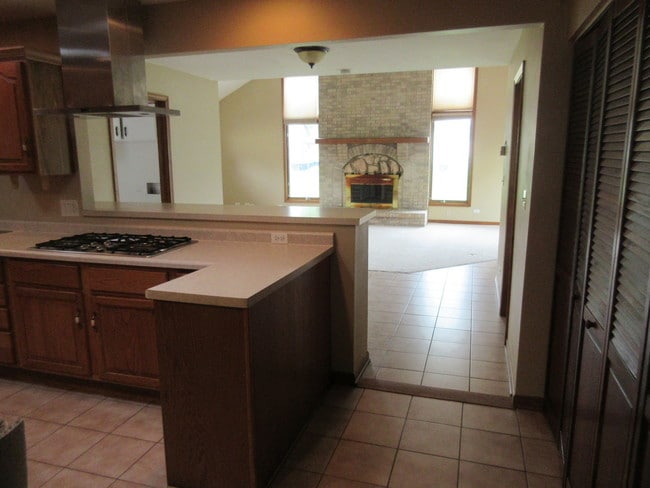 Building Photo - 7944 Sherwood Cir N