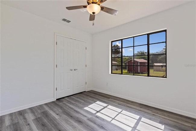 Building Photo - 112 S Fern Rd