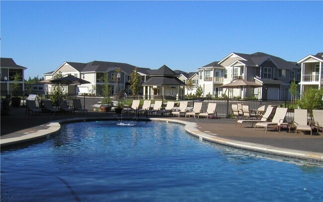 Building Photo - Condo with View of Pool & Mt. Rainier