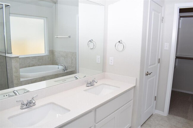 Building Photo - 208 Shugart St