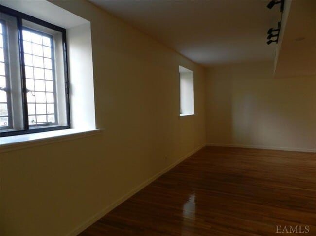 Building Photo - 108 Chateau Rive
