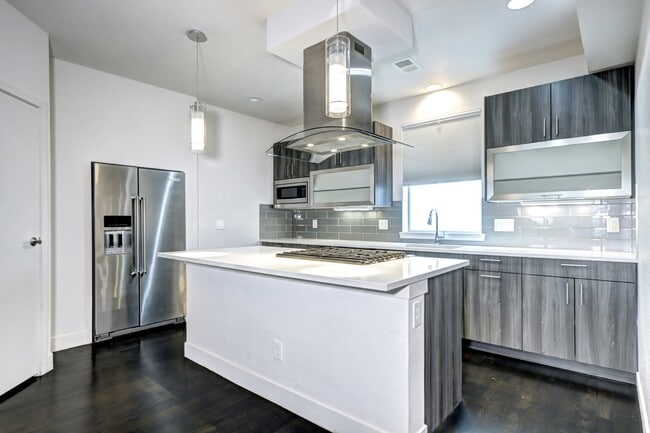 Building Photo - 1623 Julian St