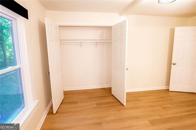 Building Photo - 2502 Barge Rd SW