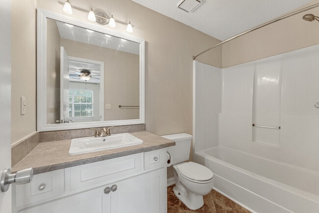 Building Photo - 123 River Oaks Dr