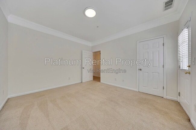 Building Photo - 221 Balaban Cir