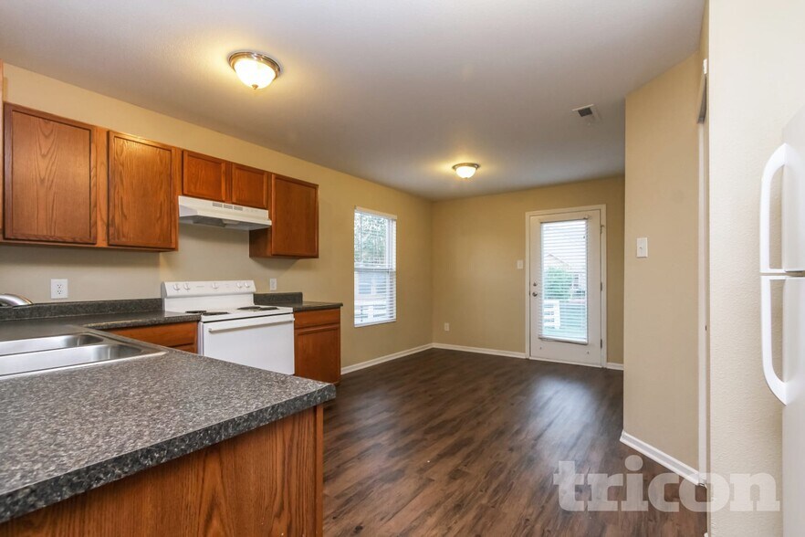 Building Photo - 1615 Blue Grass Pkwy