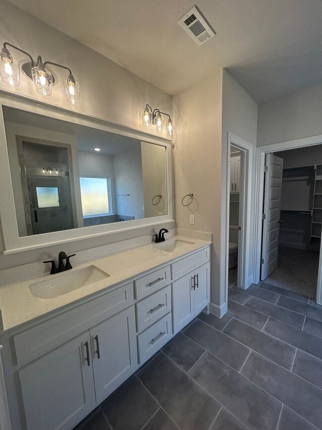 Building Photo - Beautiful Bentonville Home! 4 Bedrooms, 2.5 Bathrooms!!