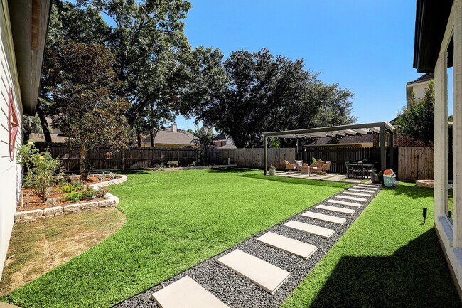 Building Photo - 18902 Mountain Spring Dr