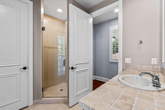 Building Photo - 17550 Circle Pond Ct
