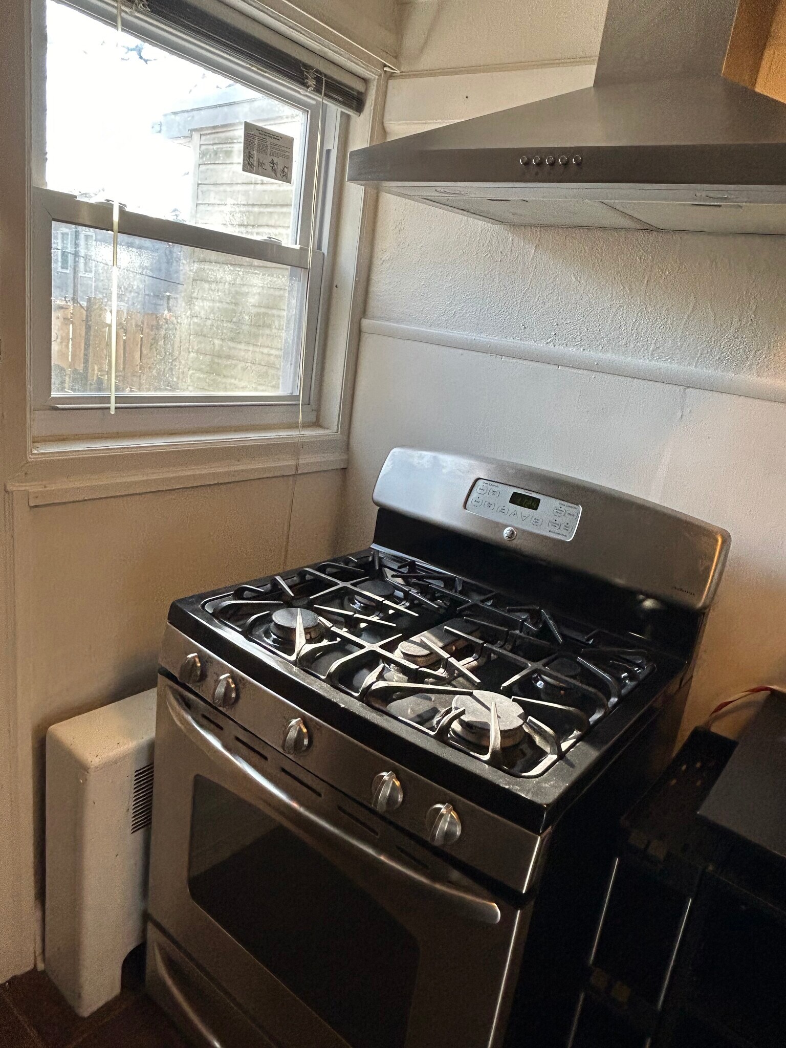 Building Photo - 245 Pensdale St