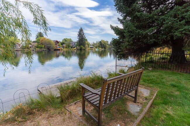 Building Photo - Private river access and stunning views from this home on Harmon Blvd! + Bonus Room