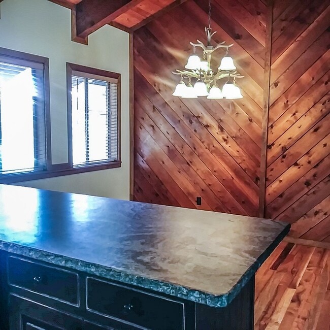 Building Photo - Charming 3-bedroom Lodge-Style Townhouse