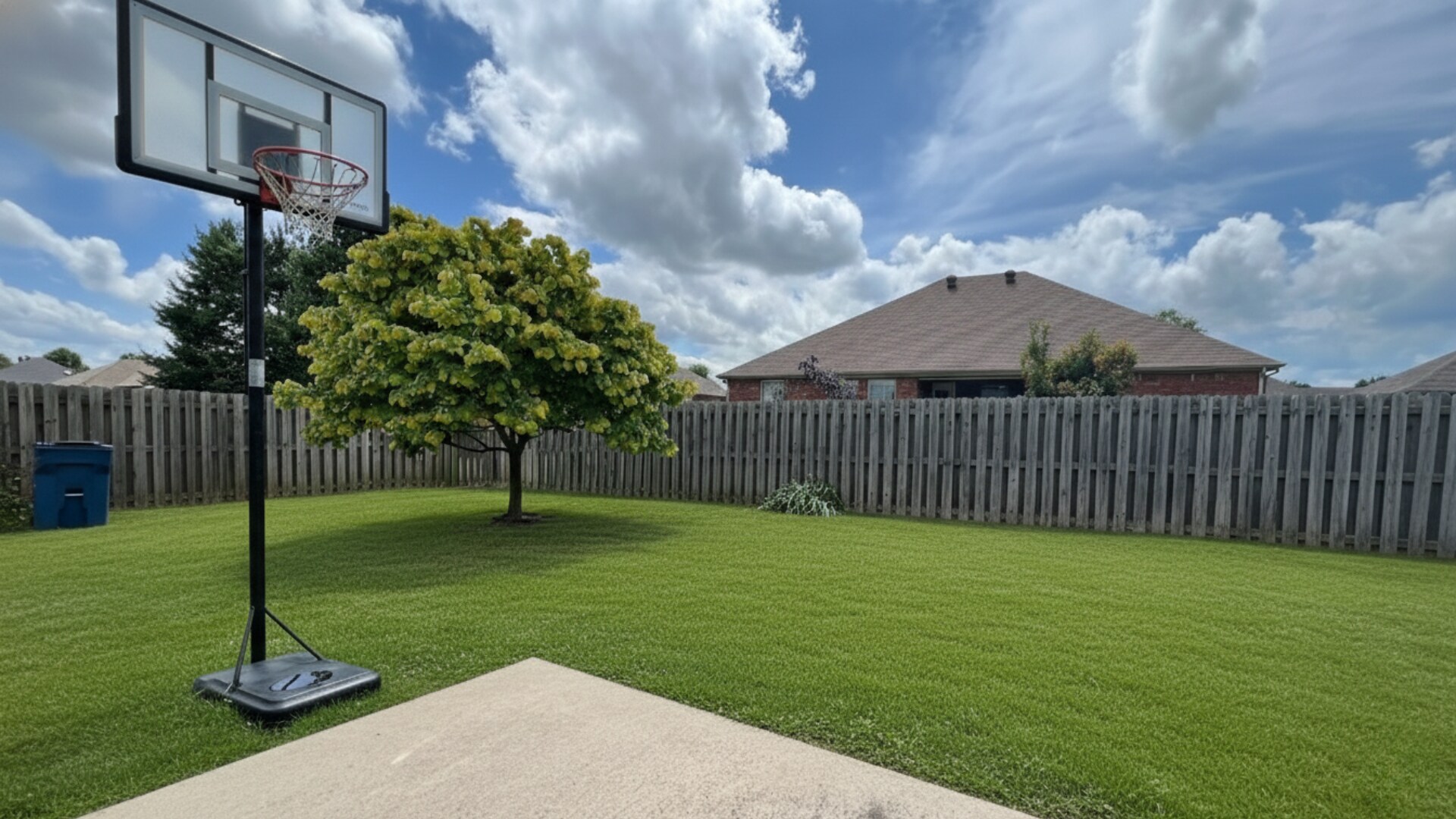 Building Photo - 402 SW Arch St