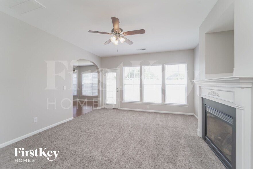 Building Photo - 9508 Long Hill Dr