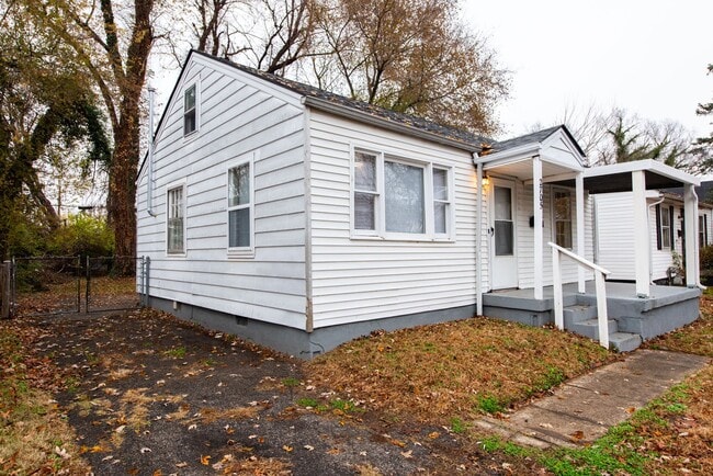 Building Photo - 2705 Algonquin Pkwy