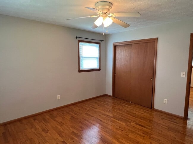 Building Photo - Well-Maintained 3 Bed / 2 Bath near Mercy Hospital