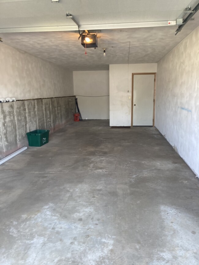 Clean, dry garage with extra space for bikes or shelving - 5581 Windy Knoll Dr