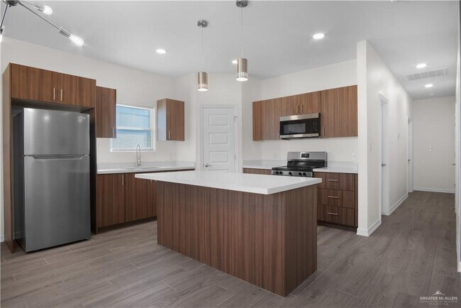 Building Photo - 25 N Onyx Ave