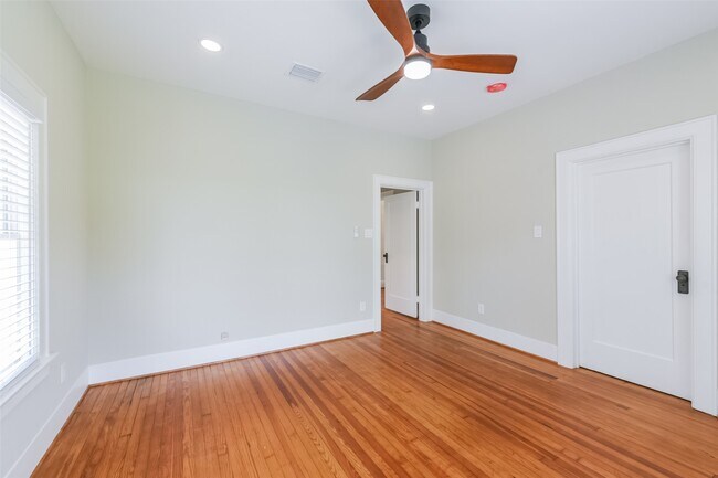 Building Photo - 931 Teetshorn St