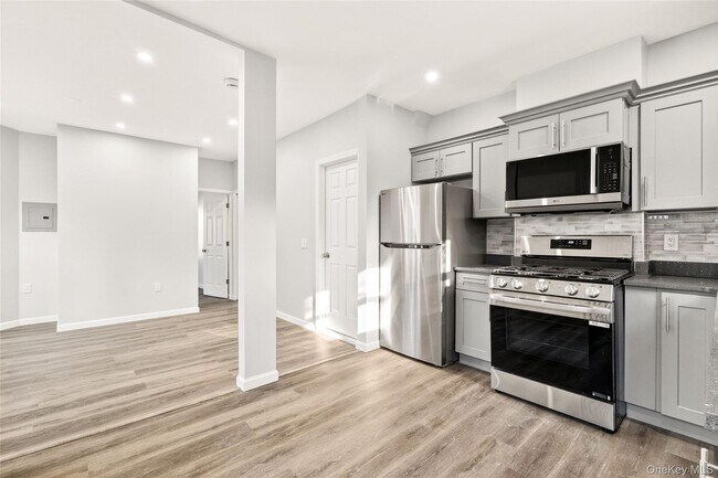 Building Photo - 21 Elysian Ave